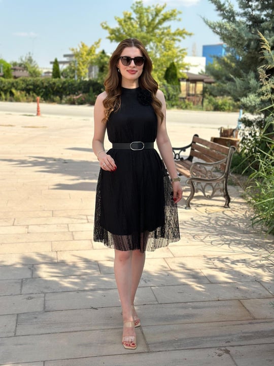 Halter Yaka Kemerli Güpür Elbise Siyah