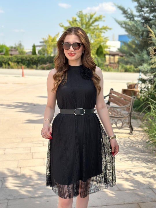 Halter Yaka Kemerli Güpür Elbise Siyah