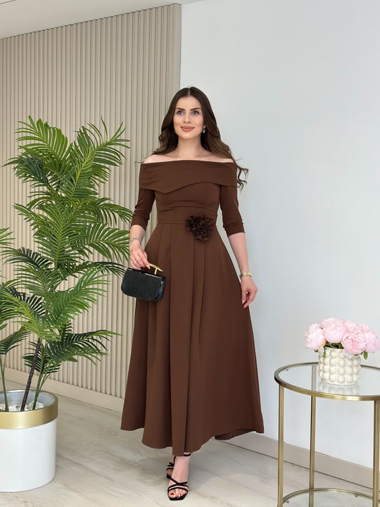 Madonna Yaka Broşlu Kloş Elbise Kahve