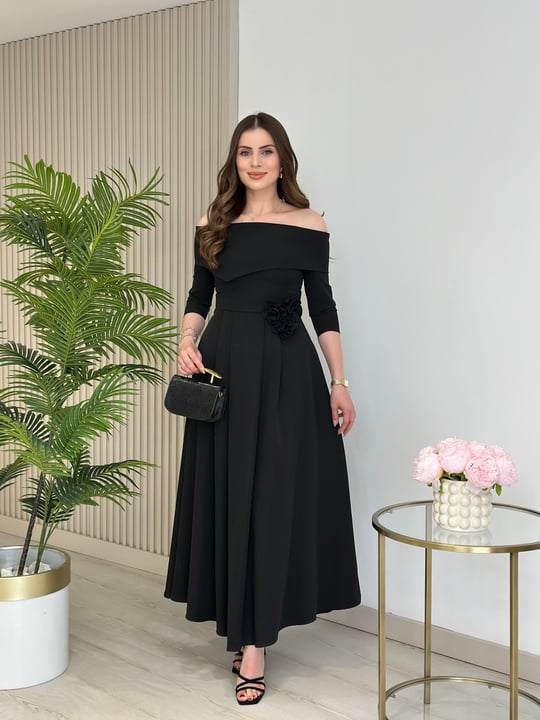 Madonna Yaka Broşlu Kloş Elbise Siyah