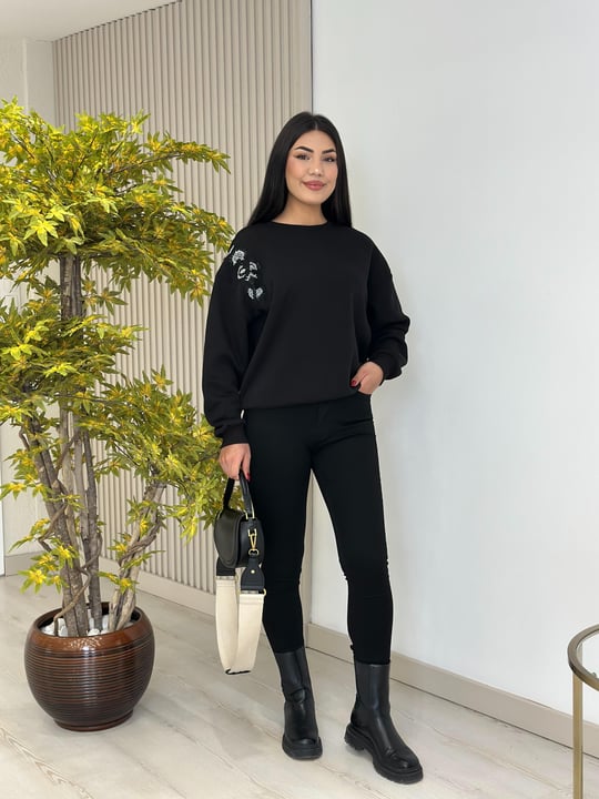 Omzu Boncuk Nakışlı Sweatshirt Siyah 