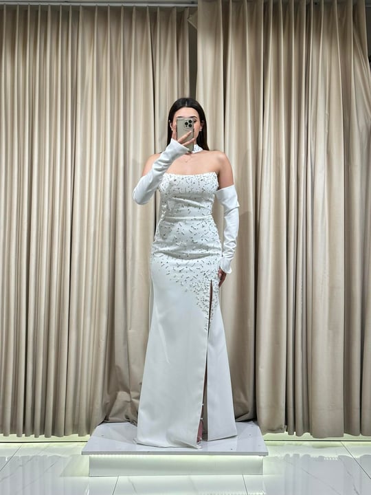 Beyaz Taş İşlemeli Balık Model Eldivenli Abiye Elbise | Kaleiçi Yıldızlar