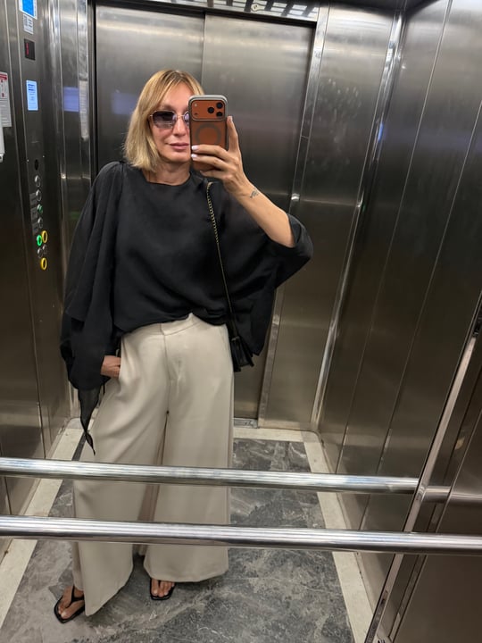 Tül Siyah Düğme Detaylı Bluz
