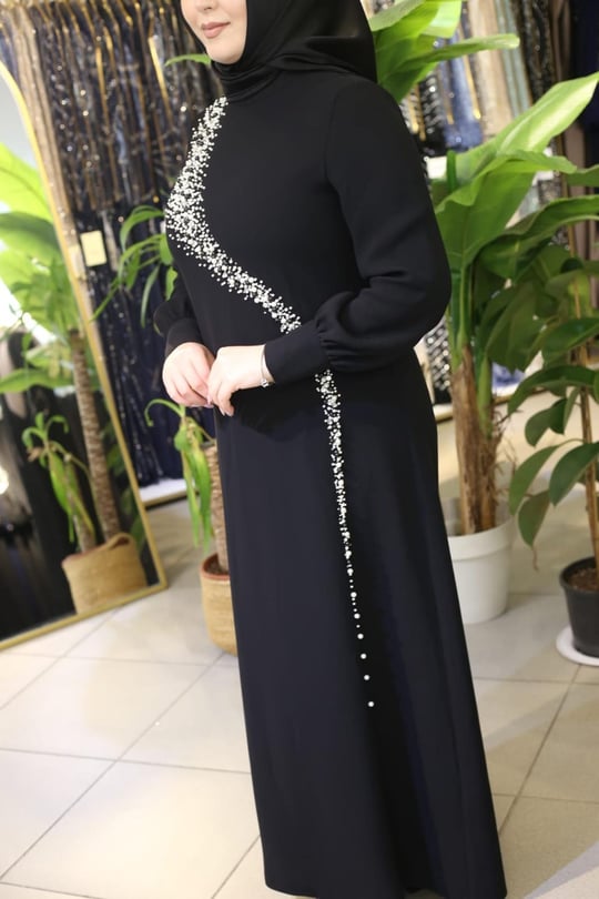 5725 KOD SU YOLU İNCİ ELBİSE SİYAH