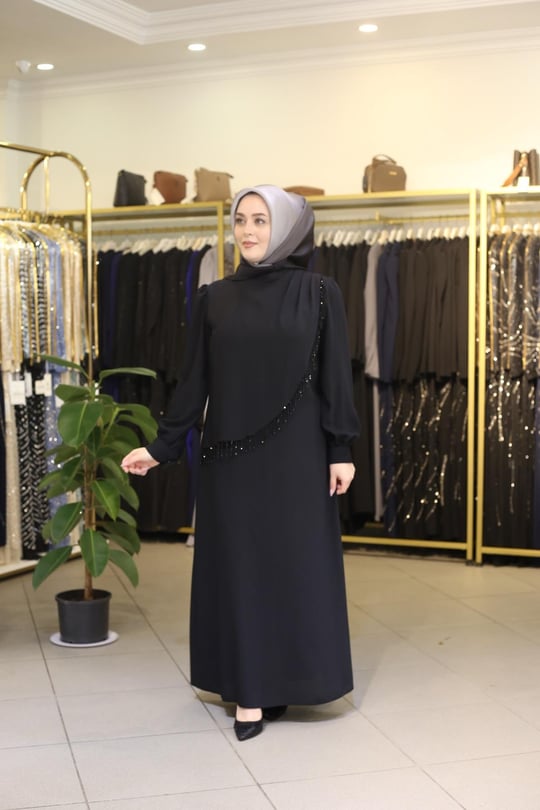 7368 KOD TEKLİ TAŞ İŞLEMELİ ELBİSE SİYAH