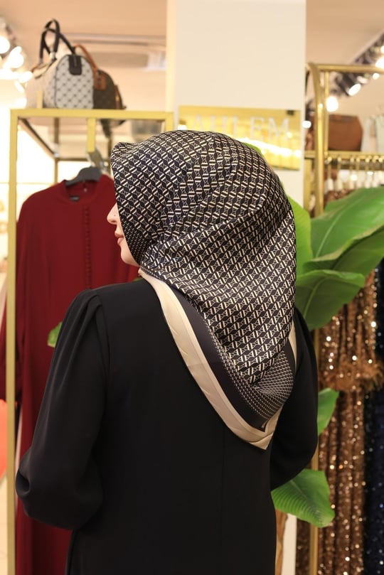 9502/11 KOD KLASİK DESEN ARMİNE SAF İPEK EŞARP SİYAH