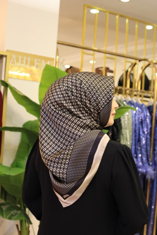 9502/11 KOD KLASİK DESEN ARMİNE SAF İPEK EŞARP SİYAH