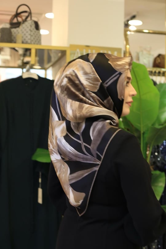 9506/06 KOD ÇİÇEK DESEN ARMİNE SAF İPEK EŞARP SİYAH