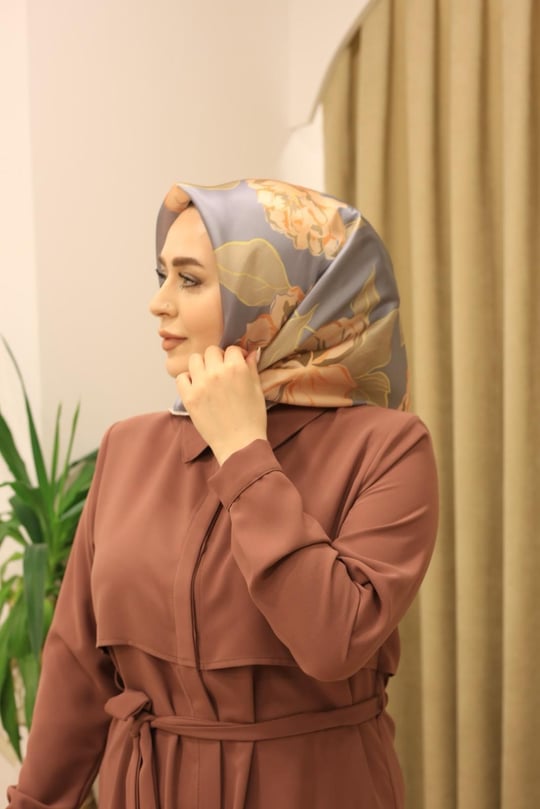 9509/81 KOD ÇİÇEK DESEN ARMİNE SAF İPEK EŞARP GRİ