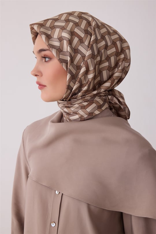 Bej Geometrik Desen %100 Twill İpek Eşarp 4407-04