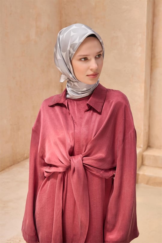 {URUNSEO_TITLE} | BELLI | BELLİ İPEK EŞARP | BELLİ GEOMETRIK DESEN İPEK EŞARP 4117D TWILL - 86
