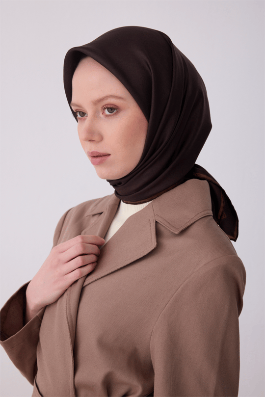 Belli Kahverengi Klasik Desen %100 Twill İpek Eşarp 4305-83
