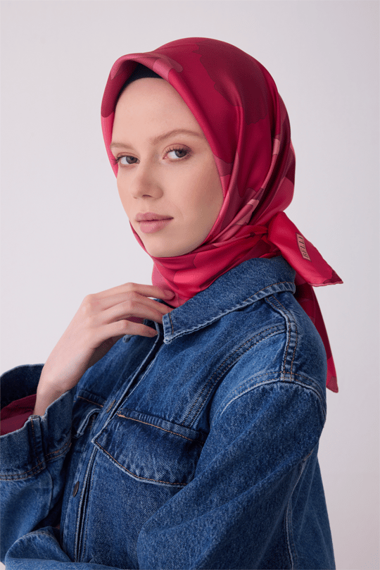 Belli Pembe Çiçek Desen %100 Twill İpek Eşarp 4306-30