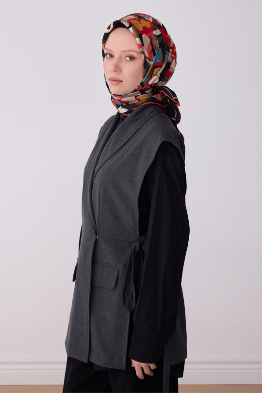 Belli Siyah Çiçek Desen %100 Twill İpek Eşarp 4312-31
