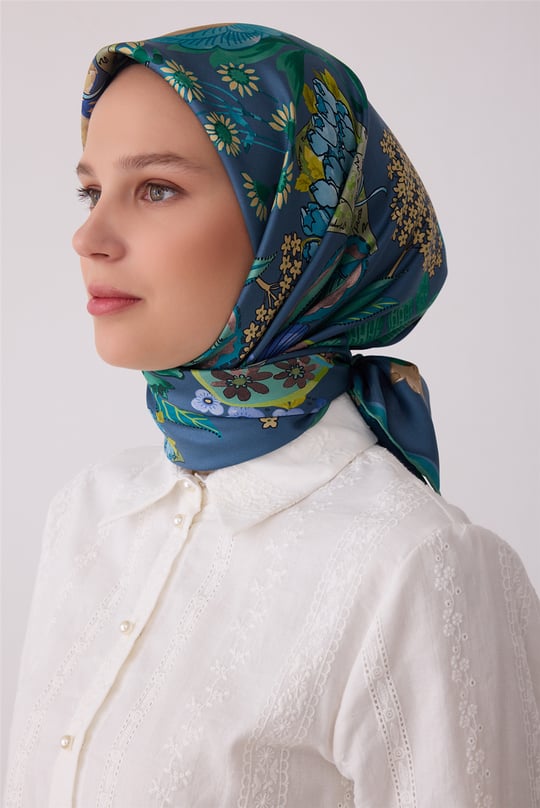 Mavi Çiçek Deseni %100 Twill İpek Eşarp 4415-80