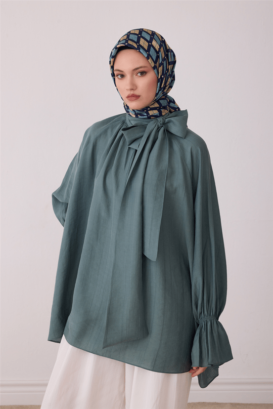 Mavi Geometrik Desen %100 Twill İpek Eşarp 4408-81