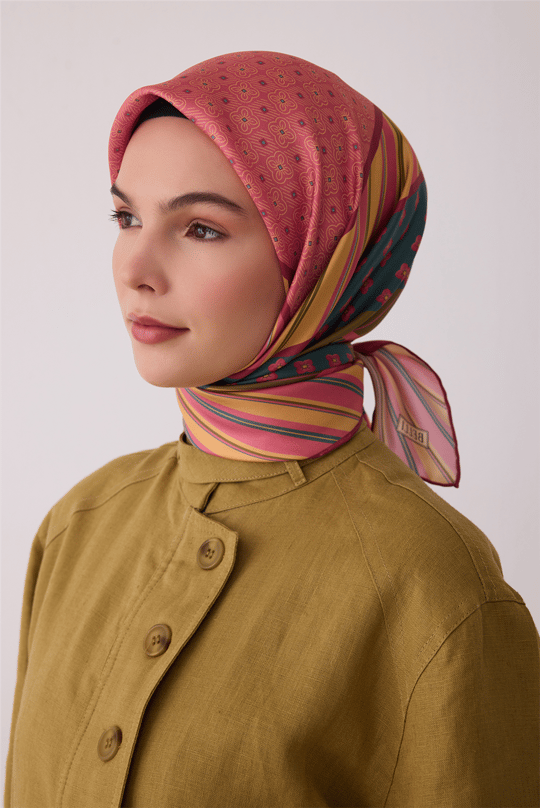 Pembe Geometrik Desen %100 Twill İpek Eşarp 4423-03