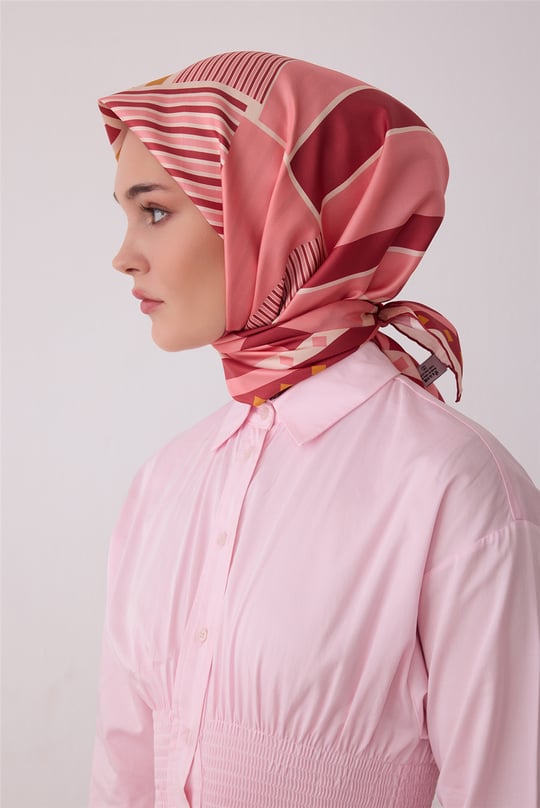 Pembe Geometrik Desen %100 Twill İpek Eşarp 4401-51
