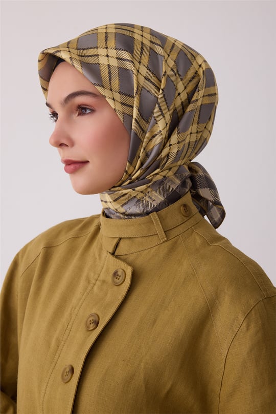 Sarı Geometrik Desen %100 Twill İpek Eşarp 4421-33