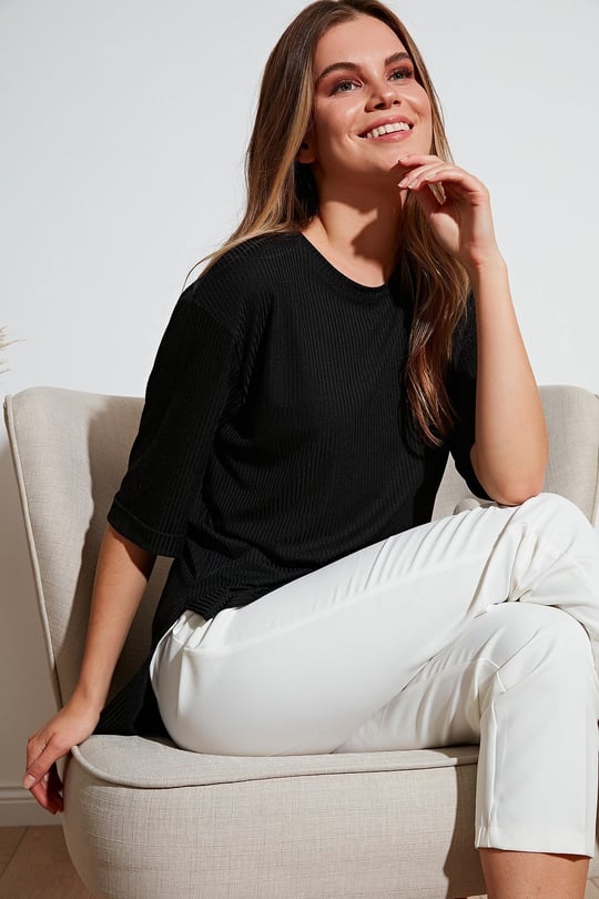 Lela Oversize Bisiklet Yaka Yırtmaç Detaylı Kadın Bluz 5869000 SİYAH