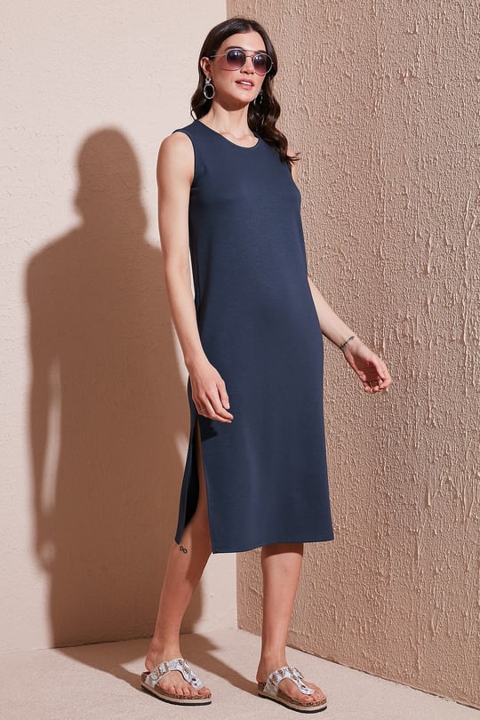 Lela Regular Fit Bisiklet Yaka Yırtmaç Detaylı Basic Midi Kadın Elbise 5866160 FÜME