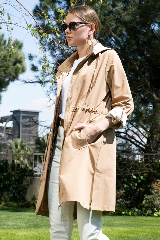 Lela Regular Fit Çıkarılabilir Kapüşonlu İnce Mevsimlik Kadın Mont 497SEZEN CAMEL