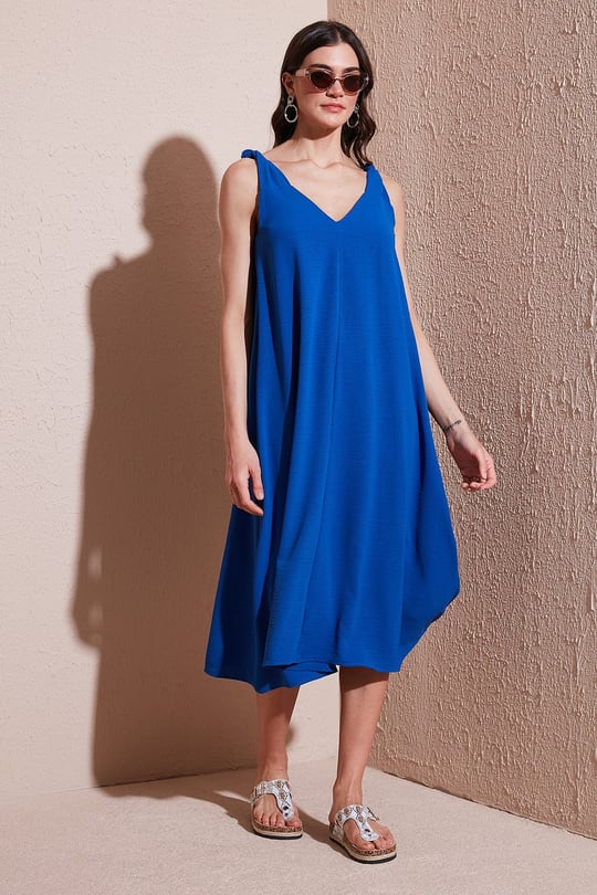 Oversize Fit V Yaka Midi Boy Basic Kadın Elbise 6788688 SAKS