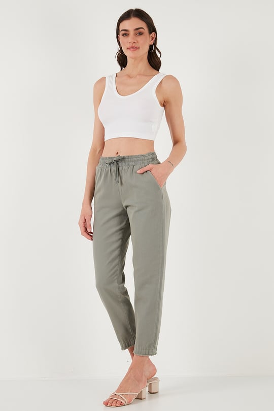 Pamuklu Normal Bel Regular Fit Düz Paça Kadın Pantolon 668YP42282S4 AÇIK HAKİ