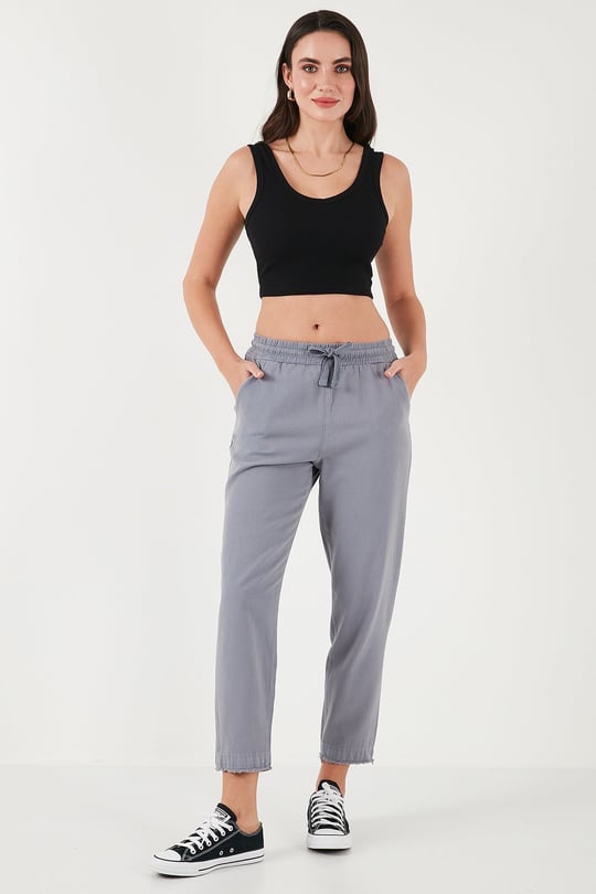 Pamuklu Normal Bel Regular Fit Düz Paça Kadın Pantolon 668YP42282S4 GRİ