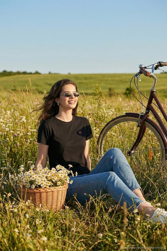 Pamuklu Slim Fit Bisiklet Yaka Minimal İşleme Detaylı Kadın T Shirt 5866398 SİYAH