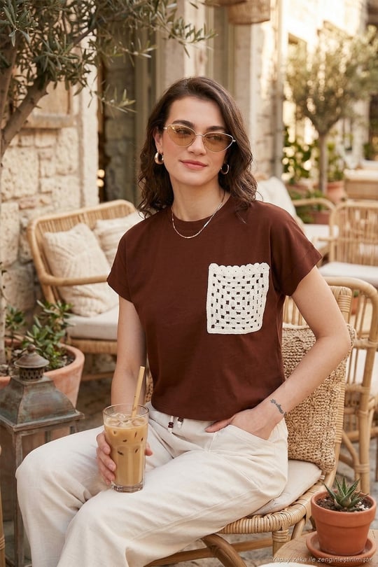 Pamuklu Tek Cepli Regular Fit Bisiklet Yaka Kadın T Shirt 5865818 KAHVE