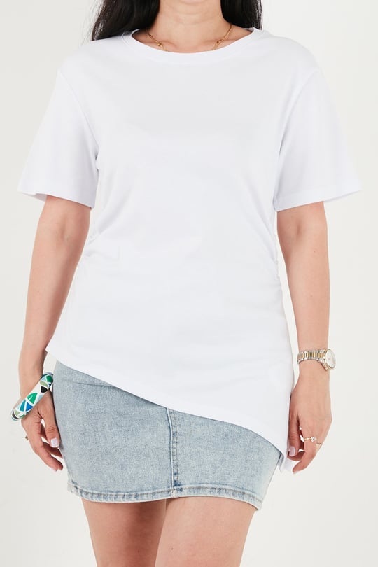 Pamuklu Yanı Büzgülü Asimetrik Kesim Bisiklet Yaka Kadın T Shirt 5867017 BEYAZ