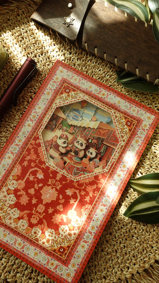 Nova Crafts Diorama 3D Katmanlı Defter Tatlı Uzak Doğu Pandanın Türkiye Seyahati Temalı Pembe Kareli Defter 80 Yaprak A5