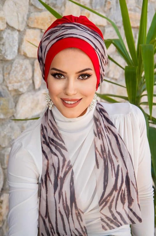 Kırmızı Zebra Desen Fularlı Bone