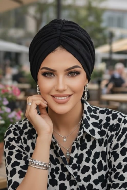 Siyah  Ponpon Tokalı Bone