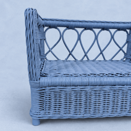 Heritage Bench – Ege Mavisi El Yapımı Rattan Yenidoğan ve 1 Yaş Fotoğraf Çekim Koltuğu