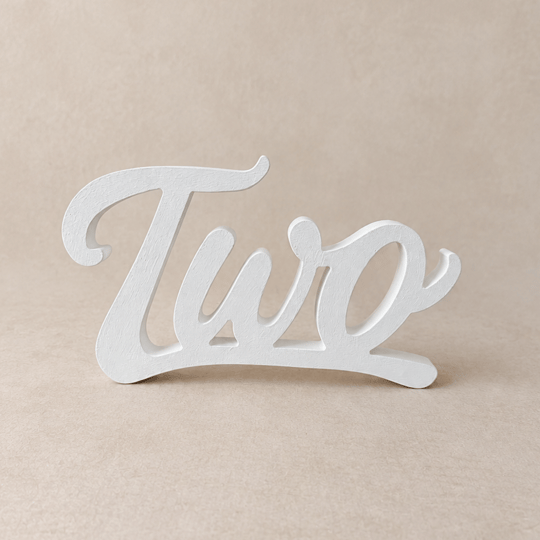 Beyaz Ahşap “Two” Yazısı – 2 Yaş Fotoğraf Çekim Aksesuarı