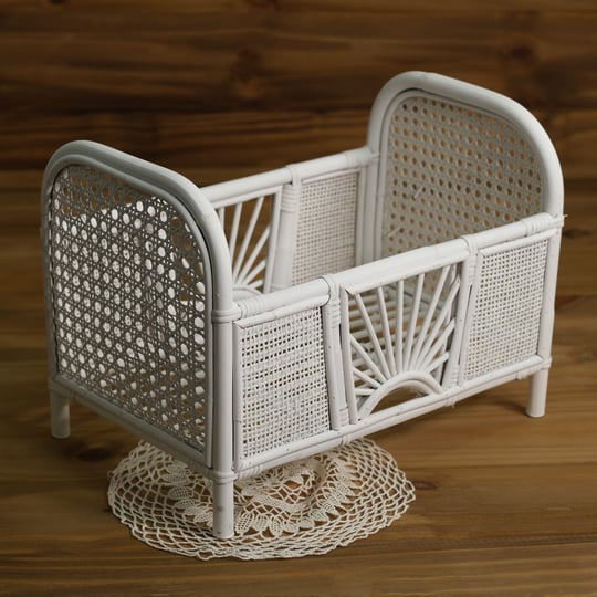 Elune Crib White – İthal Rattan El Yapımı Bebek Beşiği (Yenidoğan Çekim & Dekor)