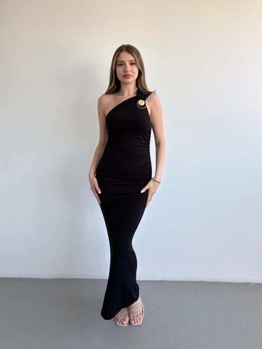 Aksesuarlı Tek Omuz Drapeli Elbise