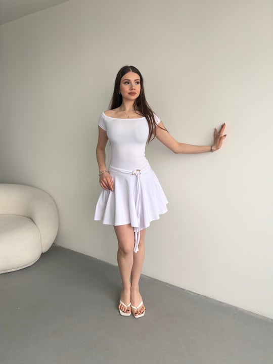 Bel Aksesuarlı Elbise