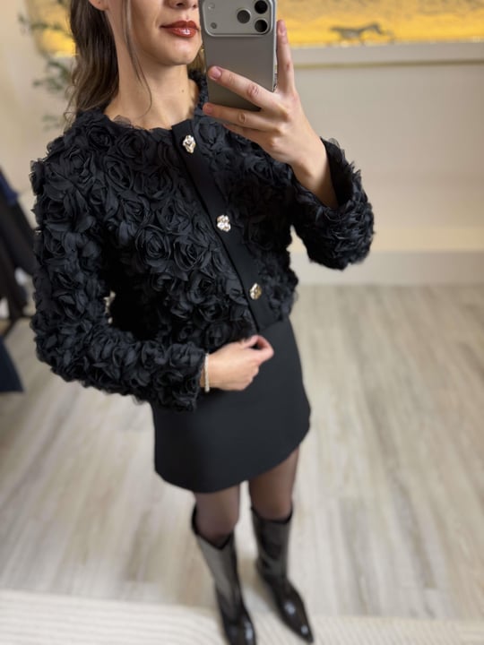 Gül Detaylı Kısa Ceket