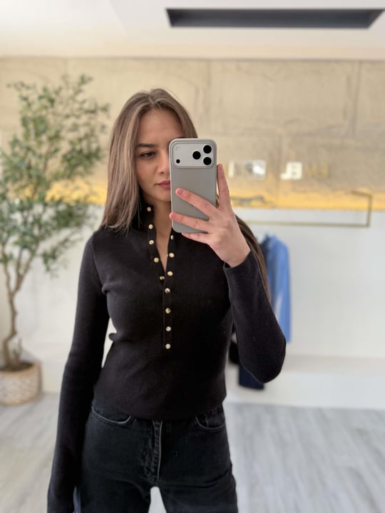 Önü Çıt Çıt Detaylı Triko 