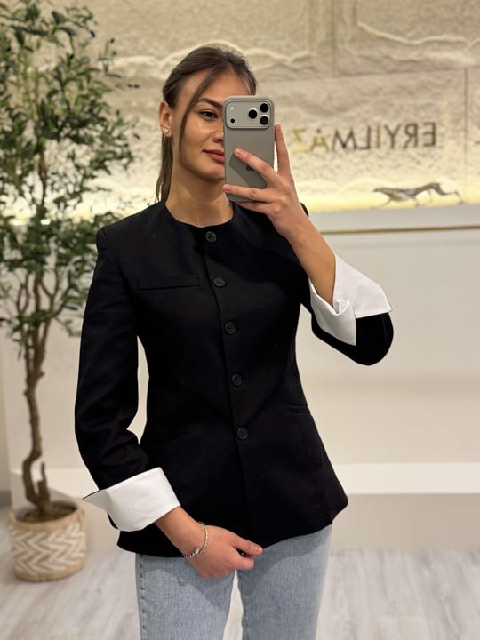 Kol Detaylı Siyah Blazer Ceket