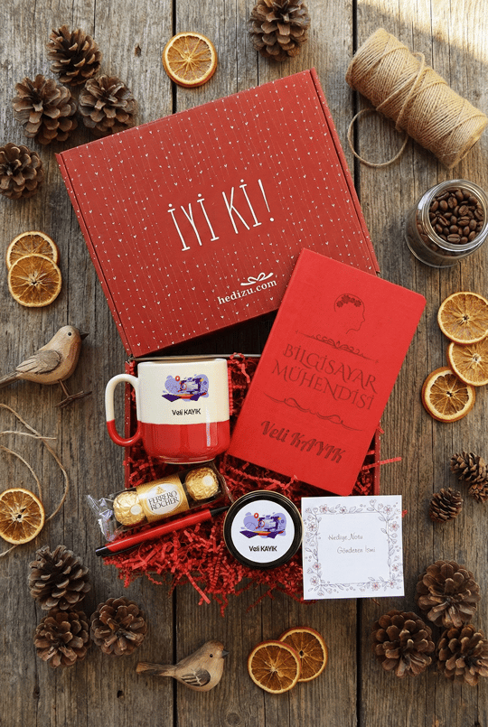 Bilgisayar Mühendisi Hediye Kutusu - Kişiye Özel Pro Kupa, Defter, Mum, Çikolata Ferrero Rocher 3lü, Kalem