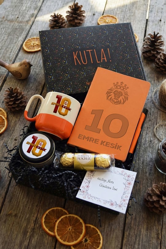 Sarı Kırmızı Taraftar Hediye Kutusu - Kişiye Özel Pro Kupa, Defter, Mum, Çikolata Ferrero Rocher 3lü, Kalem