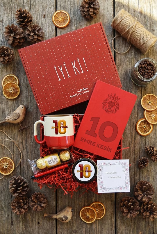 Sarı Kırmızı Taraftar Hediye Kutusu - Kişiye Özel Pro Kupa, Defter, Mum, Çikolata Ferrero Rocher 3lü, Kalem