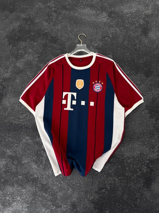 ÇİZGİLİ BAYERN TSHİRT