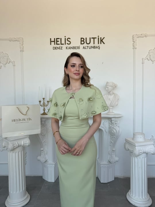 Özel Tasarım Pelerinli Yeşil Elbise