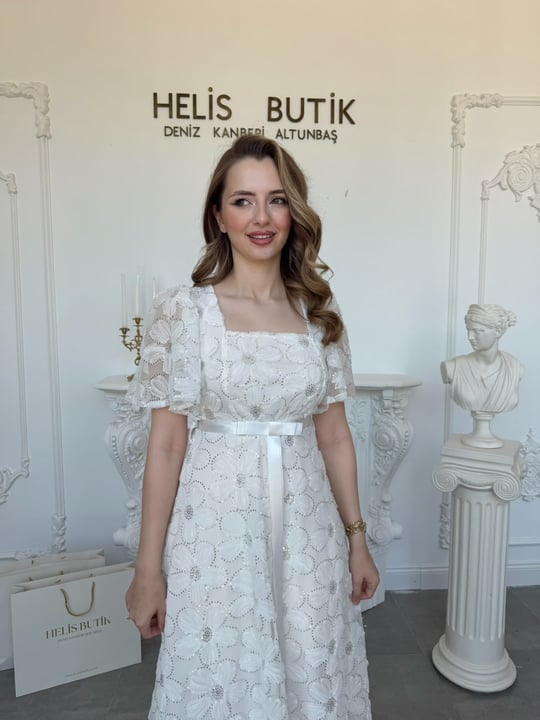 Pullu Çiçek Nakışlı Saten Kurdele Detaylı Uzun Abiye - Ekru