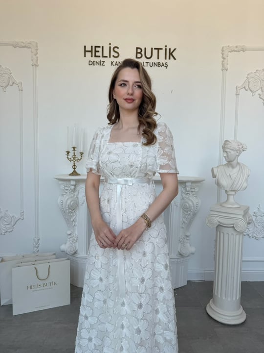 Pullu Çiçek Nakışlı Saten Kurdele Detaylı Uzun Abiye - Ekru
